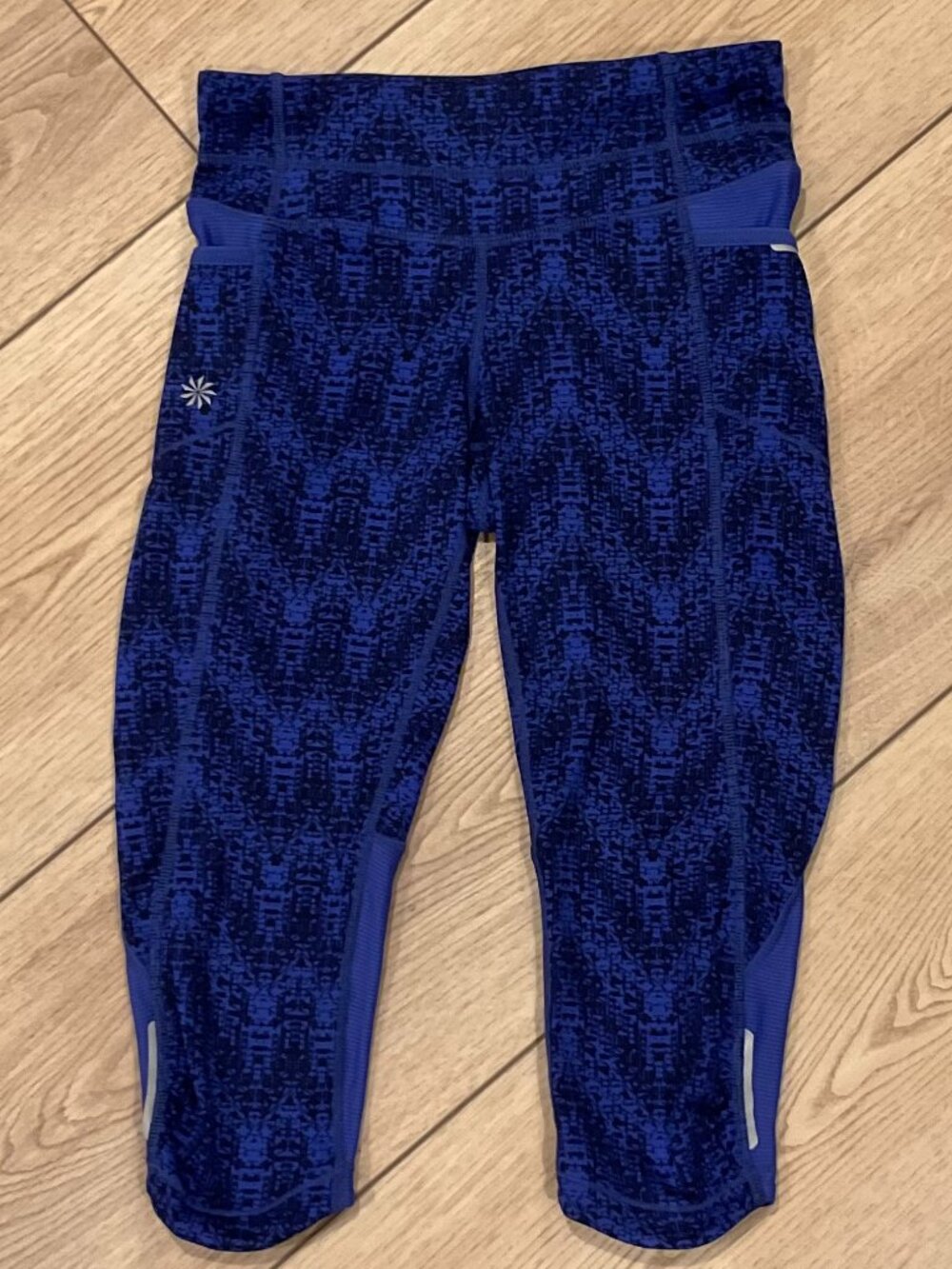 Athleta capri leggings in blue/black pattern (size XXS)